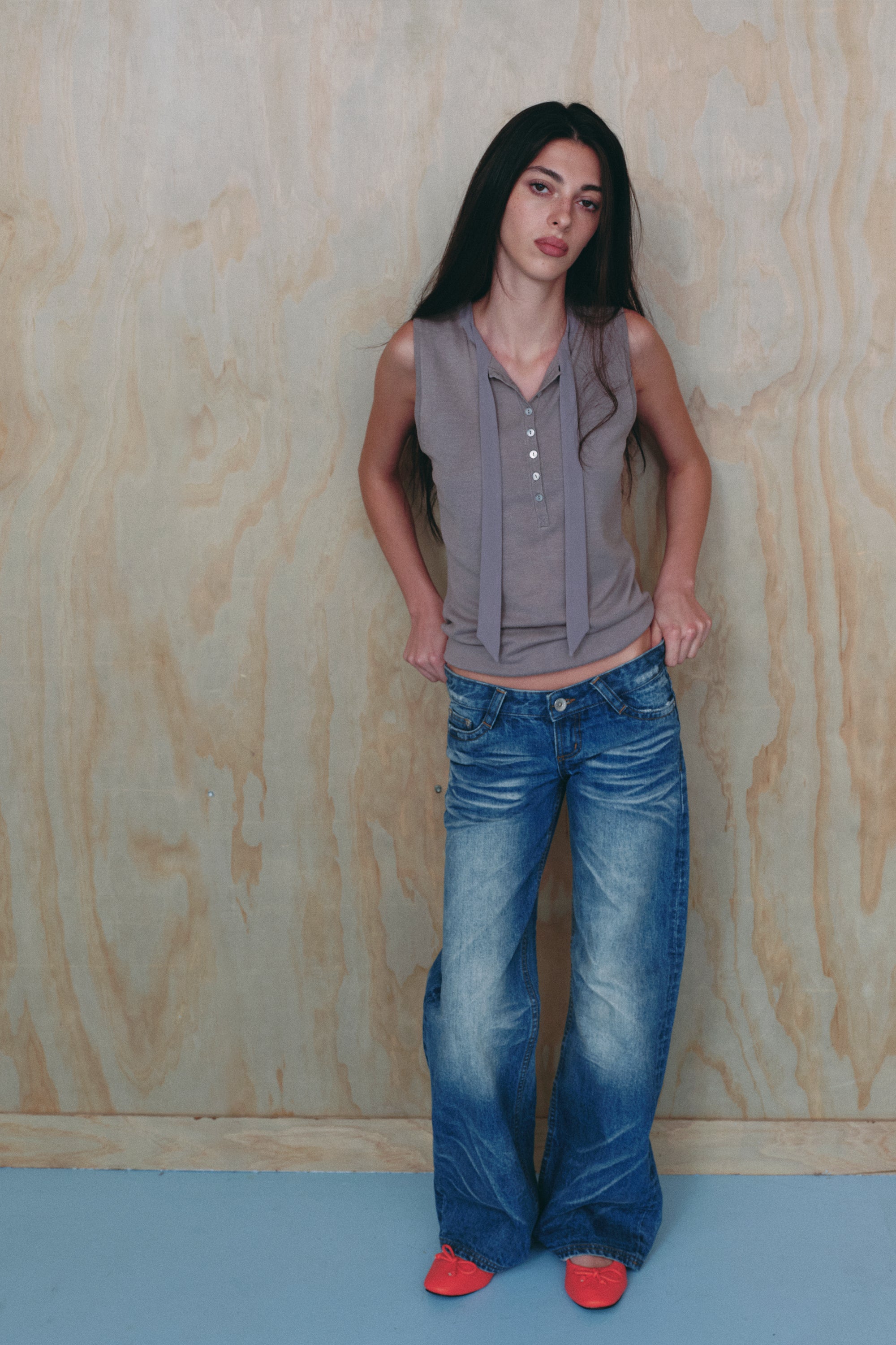 Model is 5'6" wearing size 25